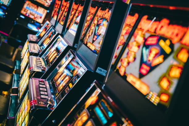 mpo25 live-dealer blackjack table on mobile phone screen during gameplay
